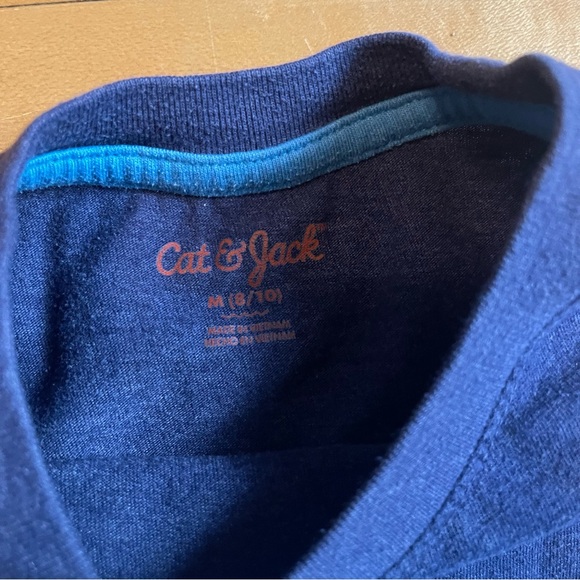 Bundle of shirts and shorts in boys size M 8 - Picture 7 of 7